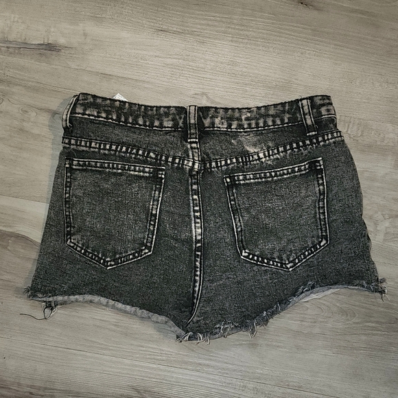 SHEIN Black Distressed Denim Shorts High-Waisted - Picture 2 of 3